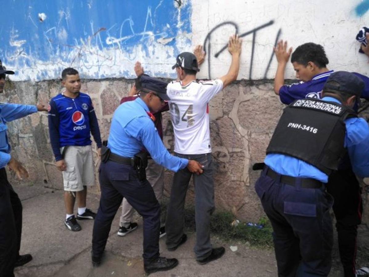 FOTOS: Alta seguridad en el clásico capitalino con tanquetas y fuertes retenes