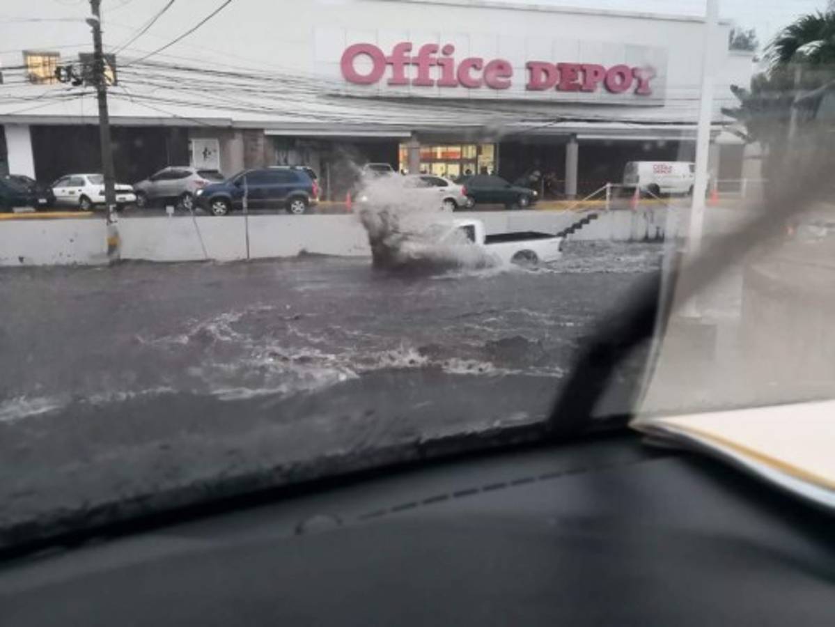 FOTOS: Caos, túneles inundados y destrucción deja fuerte lluvia en Tegucigalpa
