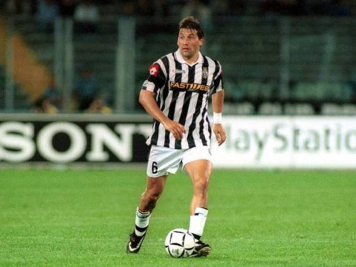 'Mágico' González de los 22 futbolistas más fascinantes según libro argentino