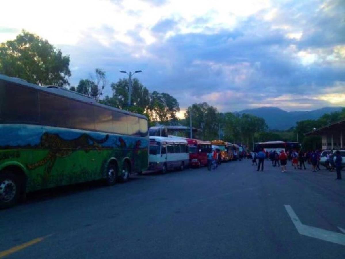 Invasión merengue en Guatemala: La Ultra Fiel se toma la capital chapina para apoyar a Olimpia