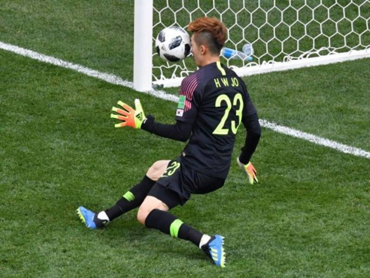 ¡Duelo de arqueros! Ochoa y Navas encabezan la lista de los porteros con más atajadas del Mundial
