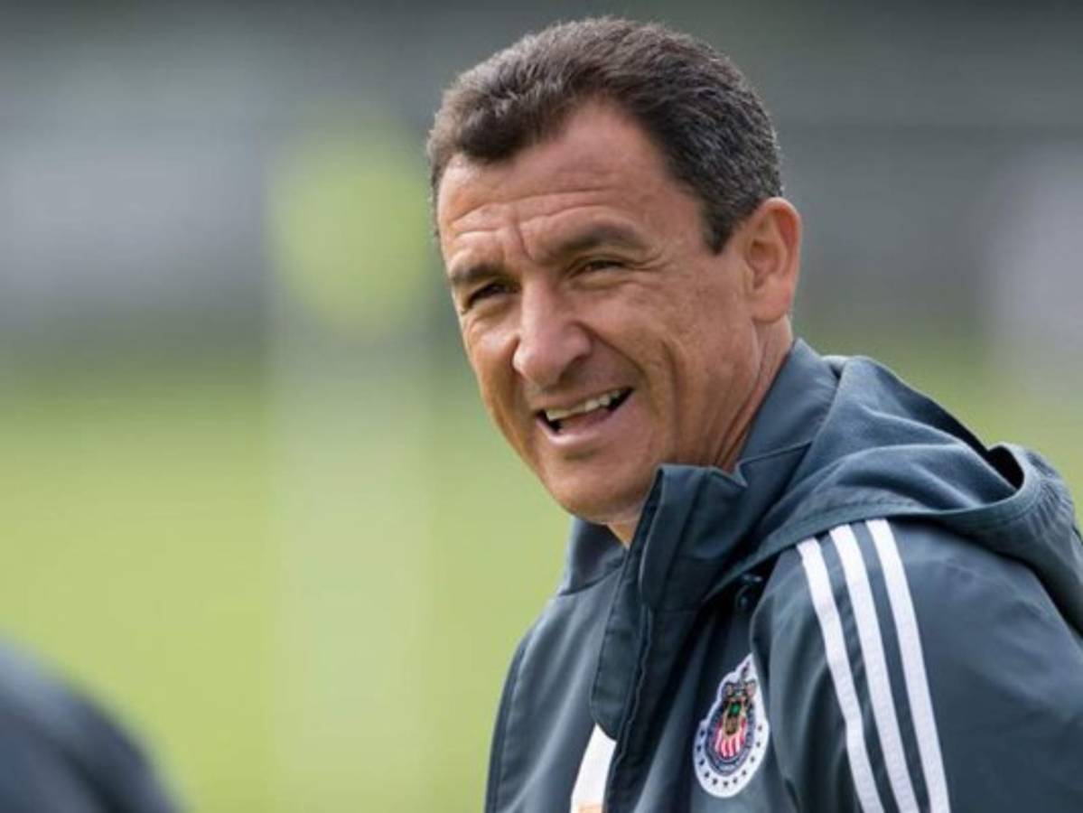 Mundialistas, interinatos y pruebas: Los 27 entrenadores que ha tenido Chivas en la era de Jorge Vergara