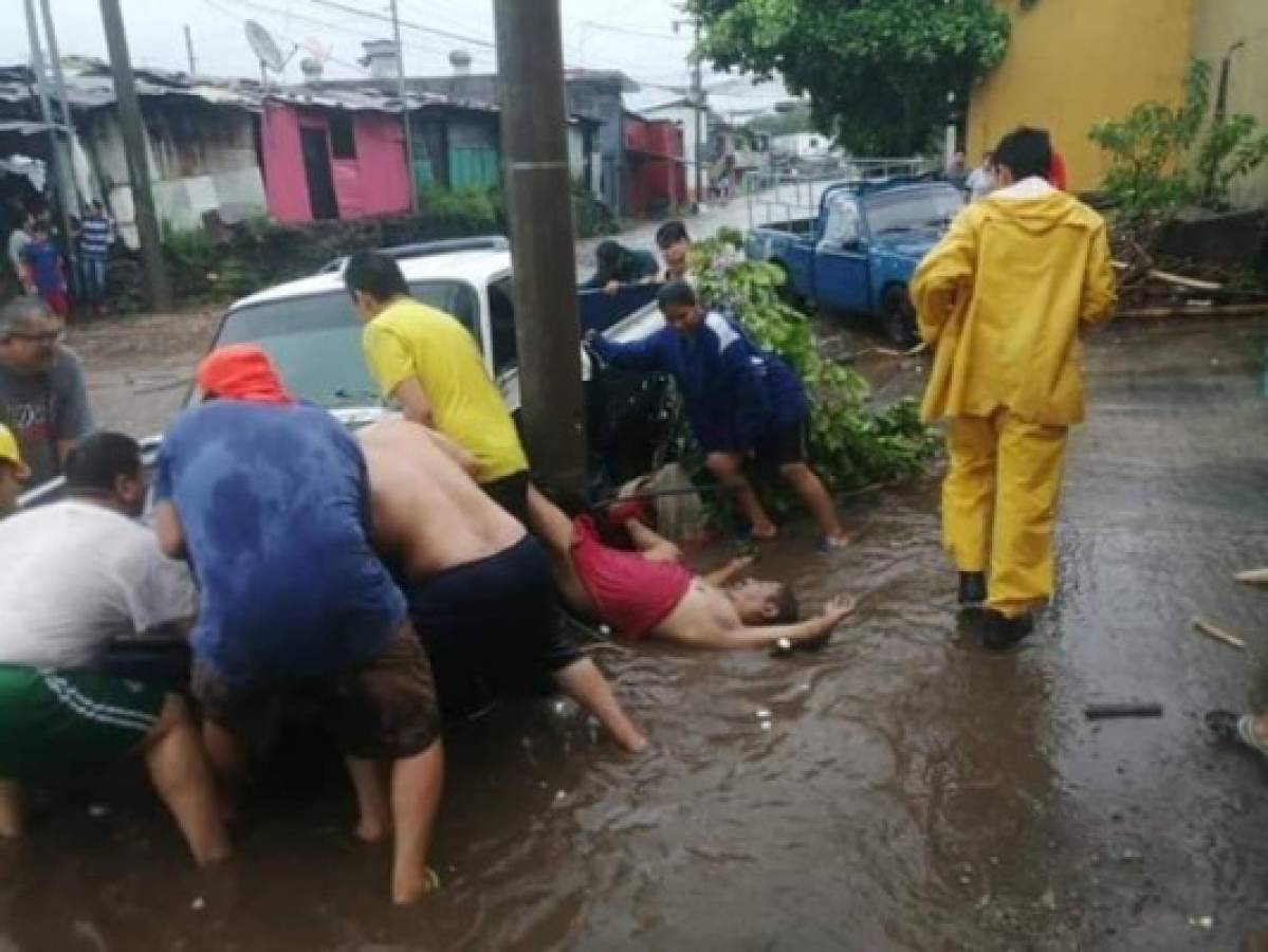 Impactantes imágenes de la tormenta que arrasó en El Salvador y dejó pérdidas humanas