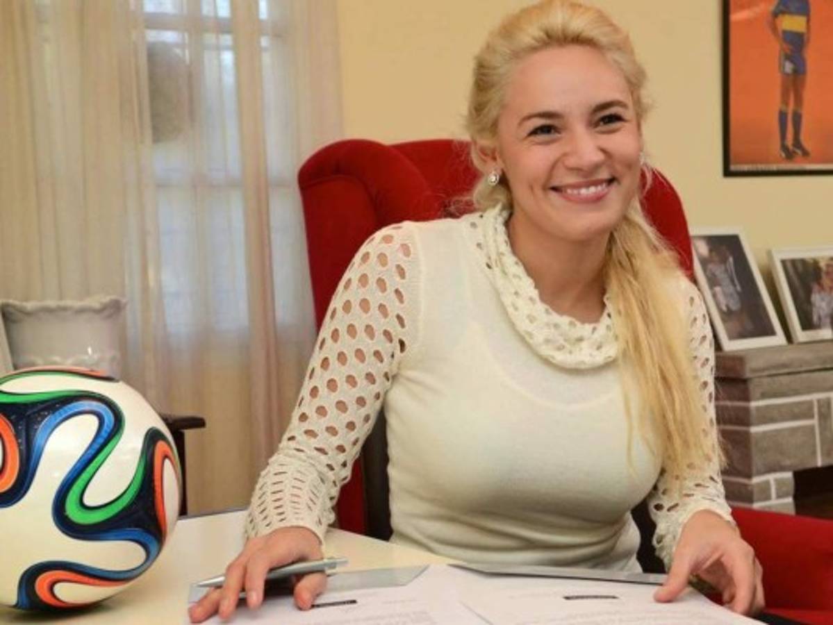 ¡Es su novia! La joven y sexi futbolista que vuelve loco a Diego Maradona