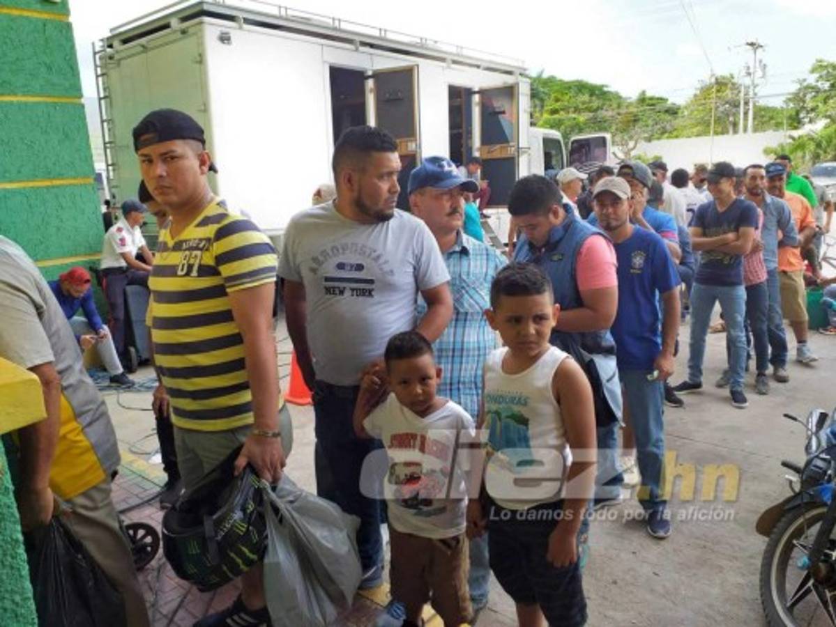 ¡AMBIENTAZO! Espectacular lleno en el Juan Ramón Brevé previo a la Gran Final de Ascenso