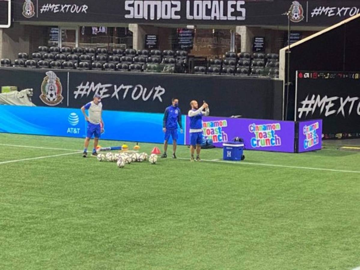 ¡Selfie, masaje y el camerino de la 'H'! Así fue reconocimiento de cancha de Honduras y México en Atlanta