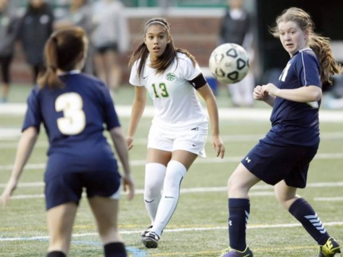 Hondureña Elexa Bahr se graduó y se enfoca en la Universidad de Carolina del Sur