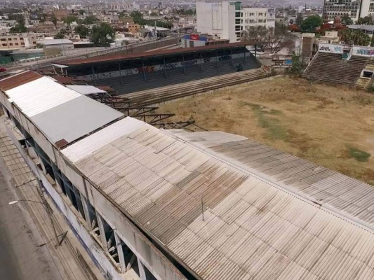 ¡Con uno de Honduras! Grandes estadios que fueron abandonados