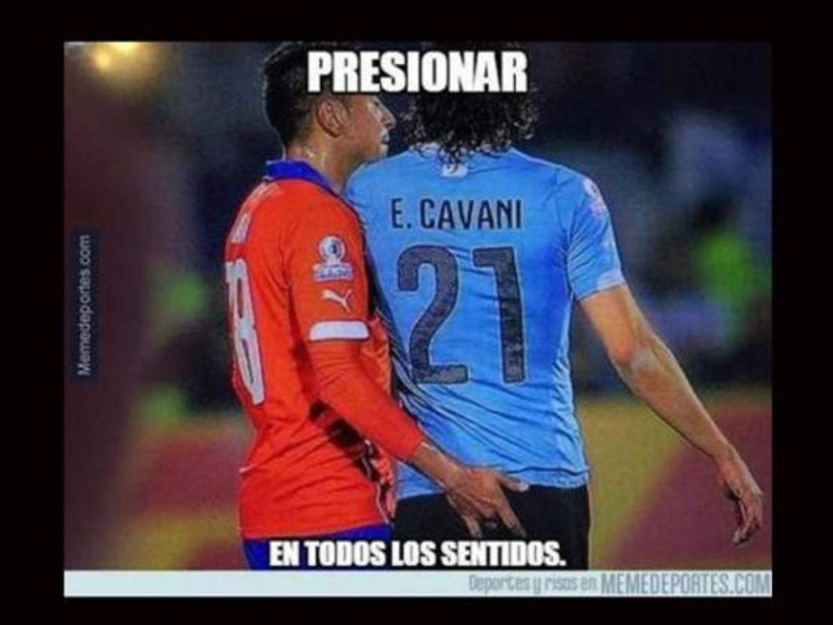 Los memes que dejó el dedazo de Jara a Cavani en el Chile-Uruguay