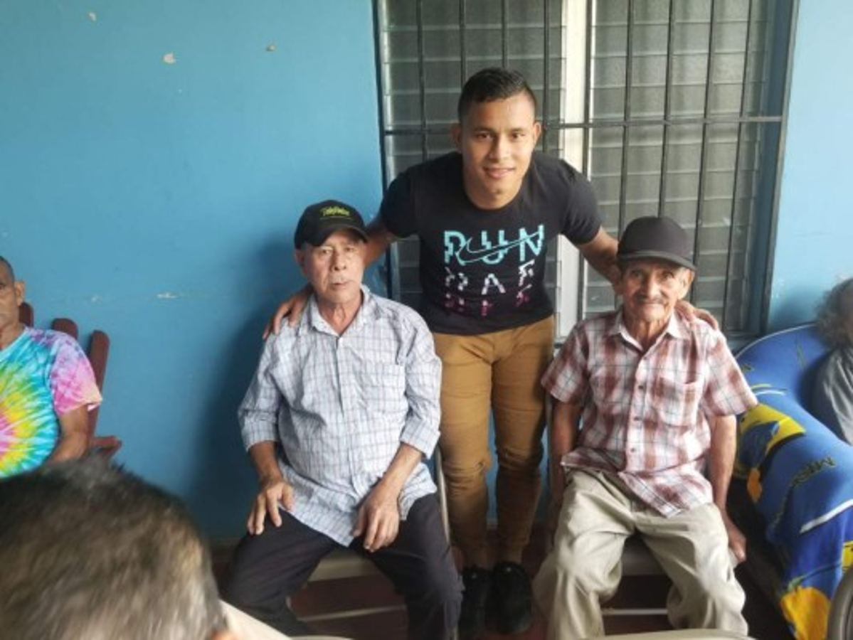 ¡Nobleza! El enorme gesto del olimpista German 'Patón' Mejía con un asilo de ancianos en Danlí