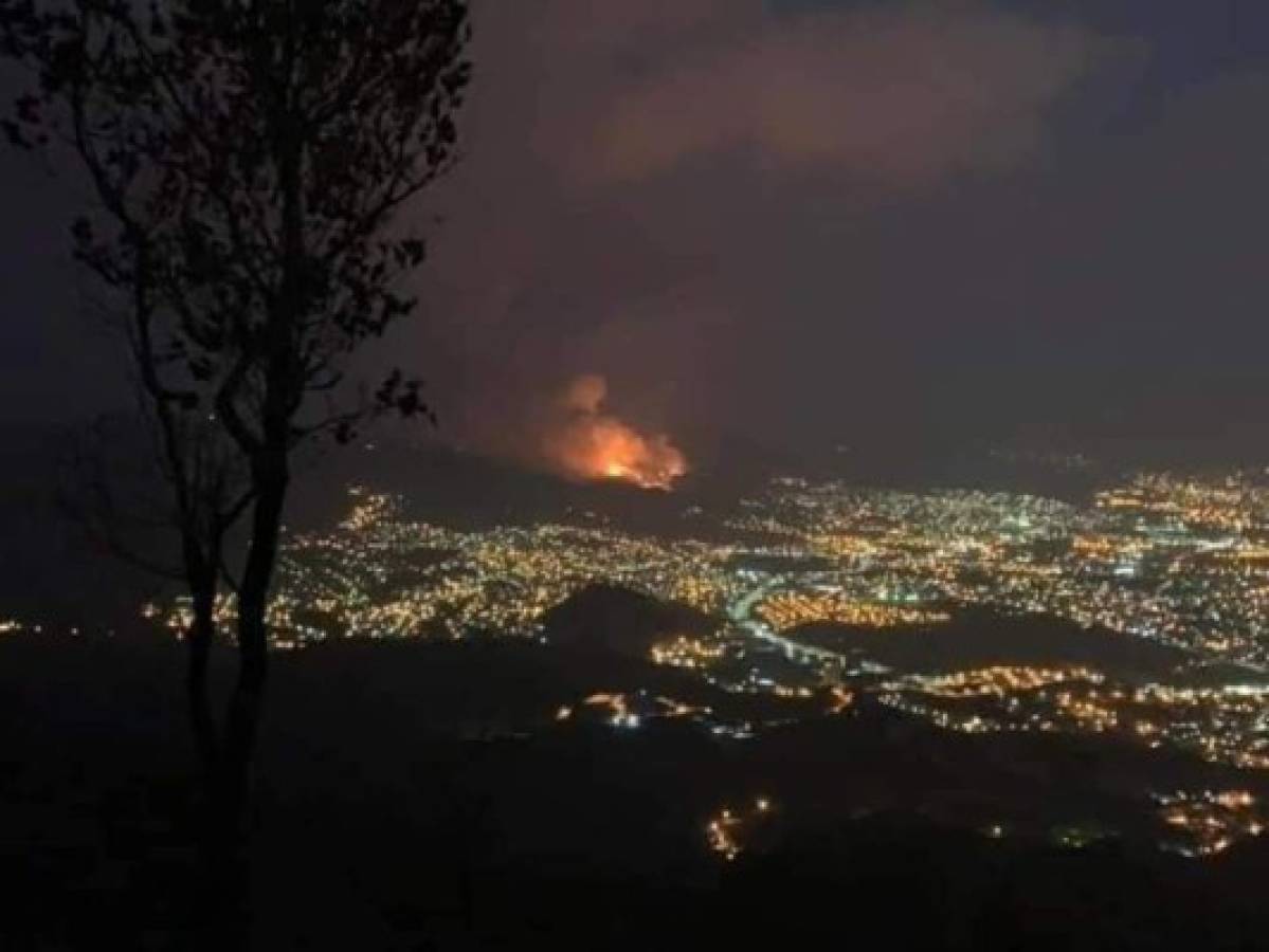 Las imágenes del voraz incendio en el sector de La Montañita en Tegucigalpa