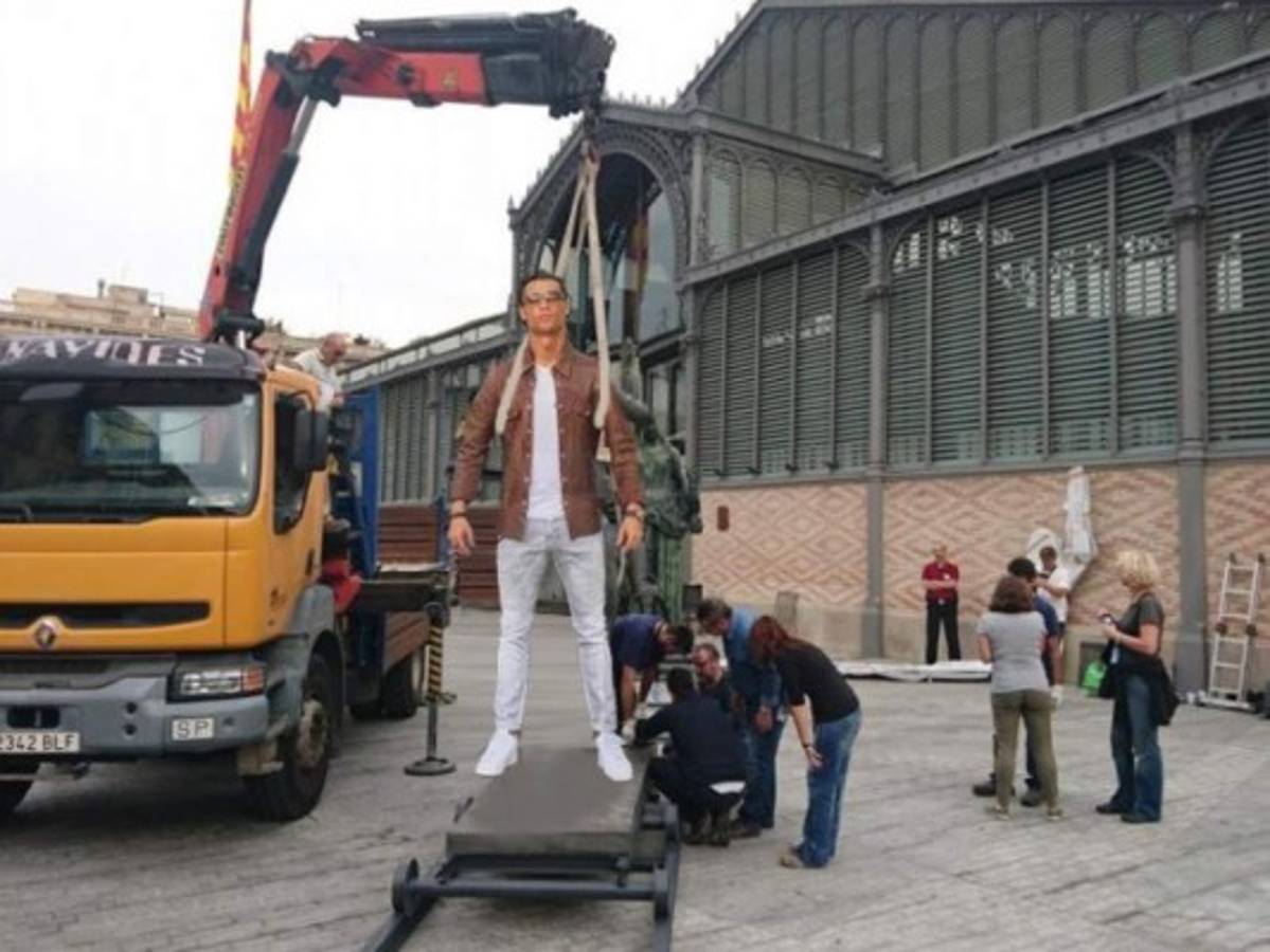 Despedazan con memes a Cristiano Ronaldo tras presumir su lujoso Lamborghini