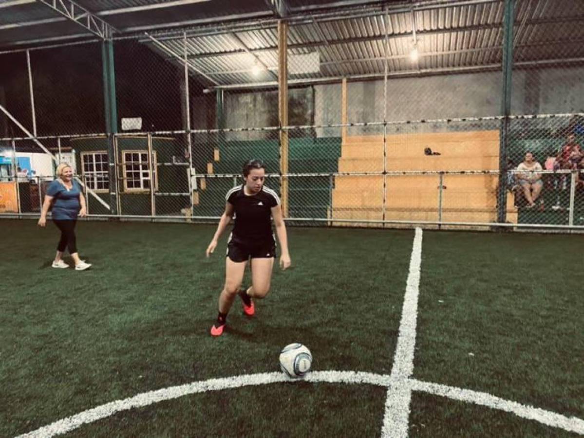 También juega al fútbol: Así es Daniella Zavala, la hermosa sampedrana que conquistó a nuevo legionario hondureño
