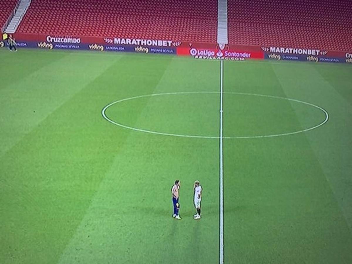 Fotos: El calentón y bronca de Messi en el Sevilla-Barcelona y la despedida a un amigo