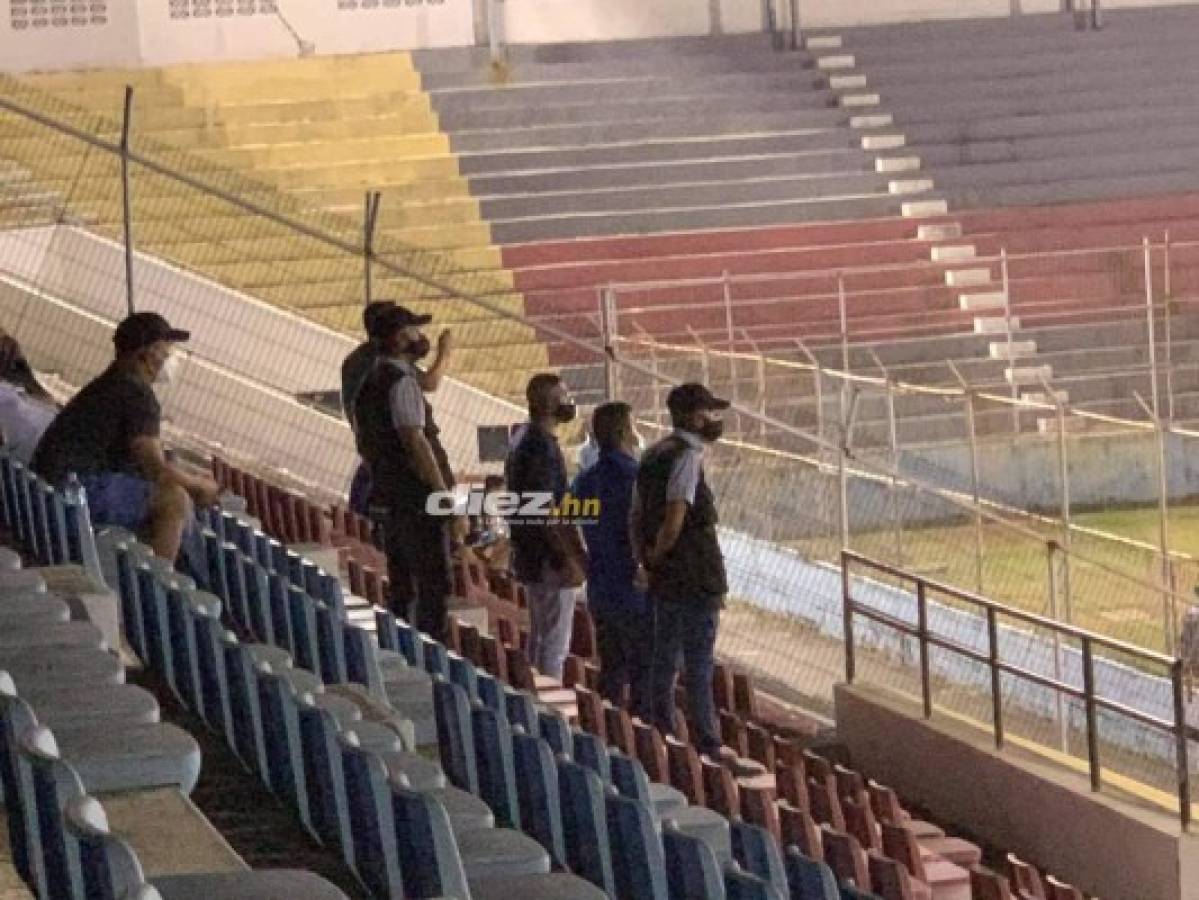 En fotos: Visita de lujo en el Vida-Motagua; el acrobático festejo de Omar Rosas y el cariñito de Nazar a su goleador