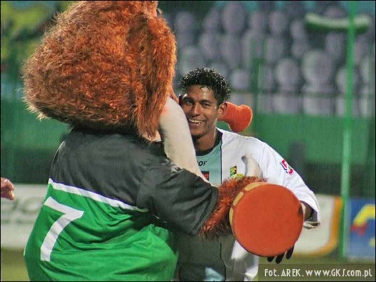 Las celebraciones curiosas y llamativas de Carlo Costly