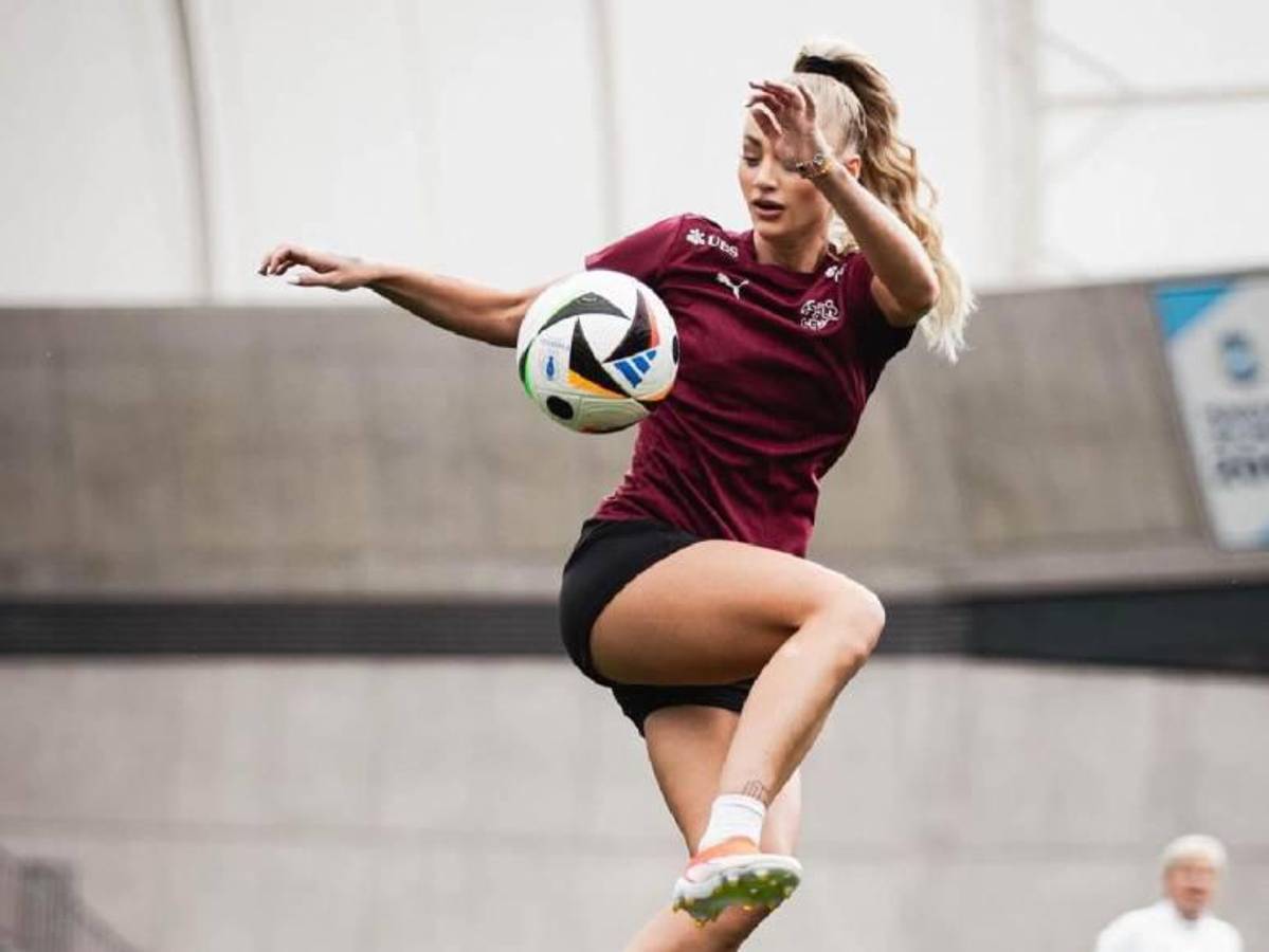 Insólito: Jugador que disputa la Copa América va a cambiar de club y pide que fichen también a su novia futbolista