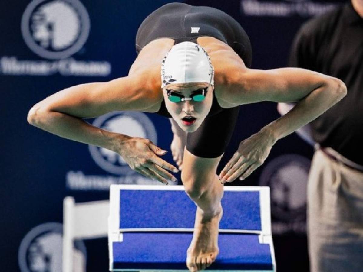 Zsuzsanna Jakabos, la nadadora húngara que roba suspiros fuera de la piscina