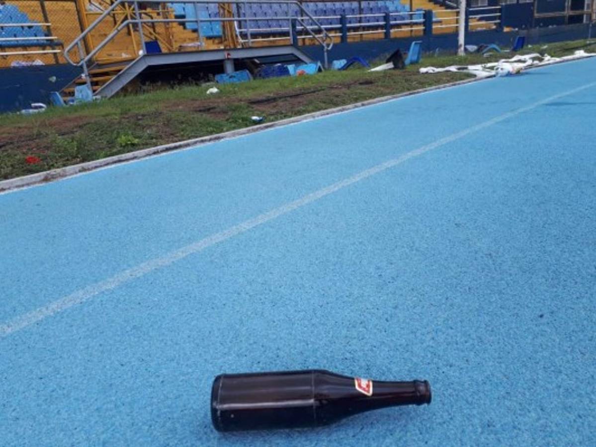 ¡Penoso! Aficionados del Comunicaciones hacen zafarrancho tras caer ante Municipal