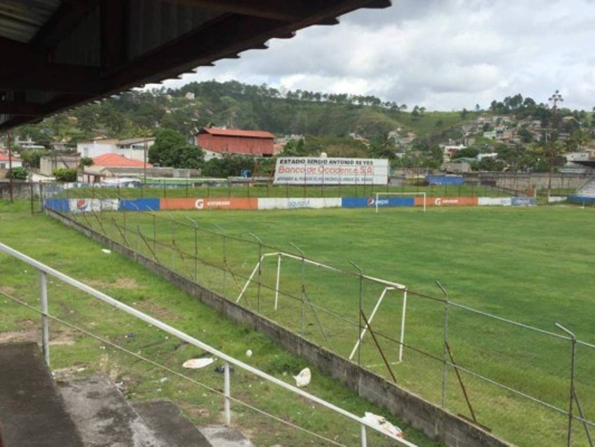 A un mes de haber sido destruida, así luce la cancha del estadio Sergio Reyes