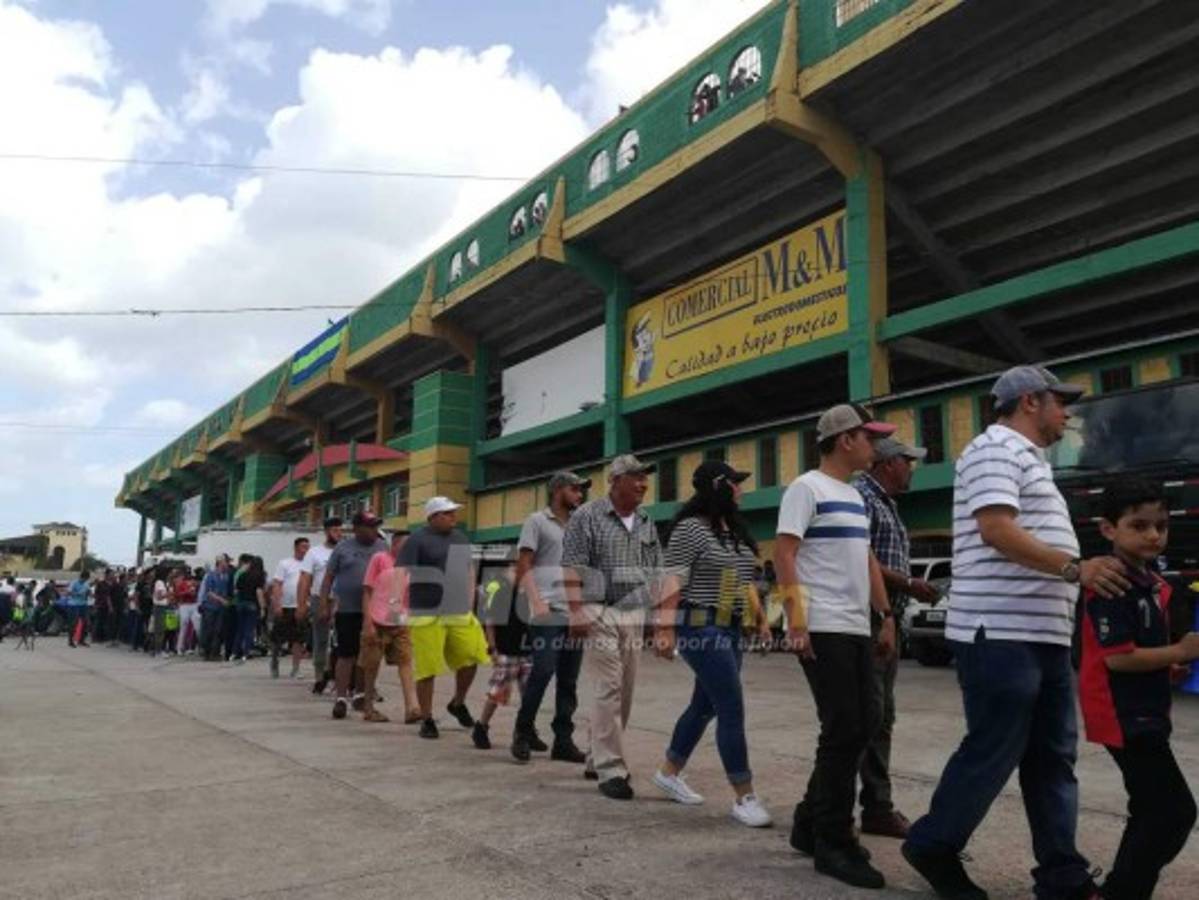 ¡AMBIENTAZO! Espectacular lleno en el Juan Ramón Brevé previo a la Gran Final de Ascenso