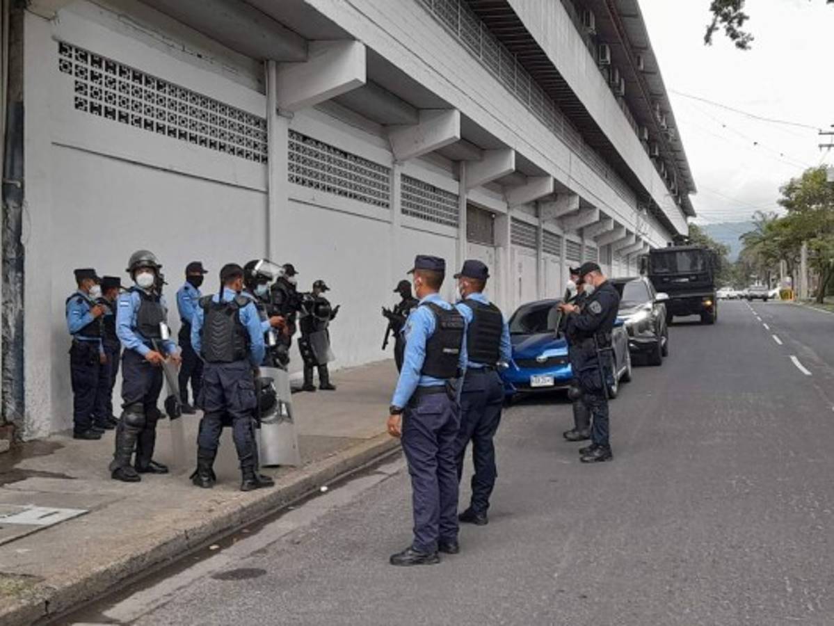 Belleza en el Morazán y Ramiro Rocca hizo su llegada a lo Neymar previo al derbi sampedrano