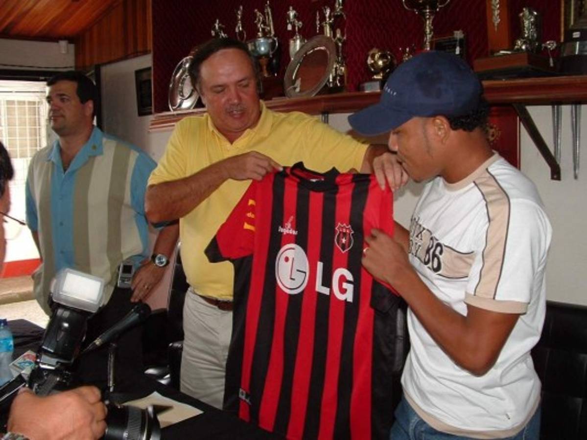 FOTOS: Emil Martínez, el hombre al que la rodilla le rompió su sueño