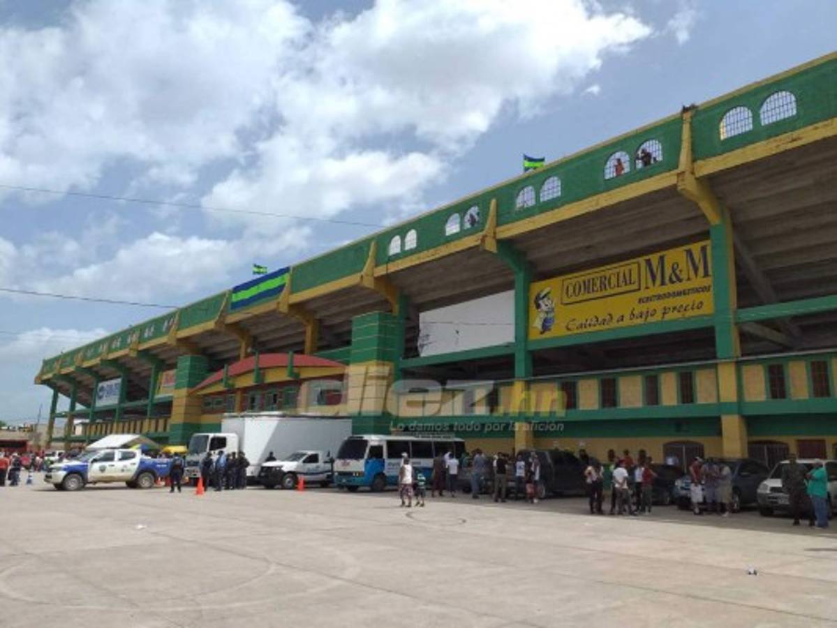 ¡AMBIENTAZO! Espectacular lleno en el Juan Ramón Brevé previo a la Gran Final de Ascenso