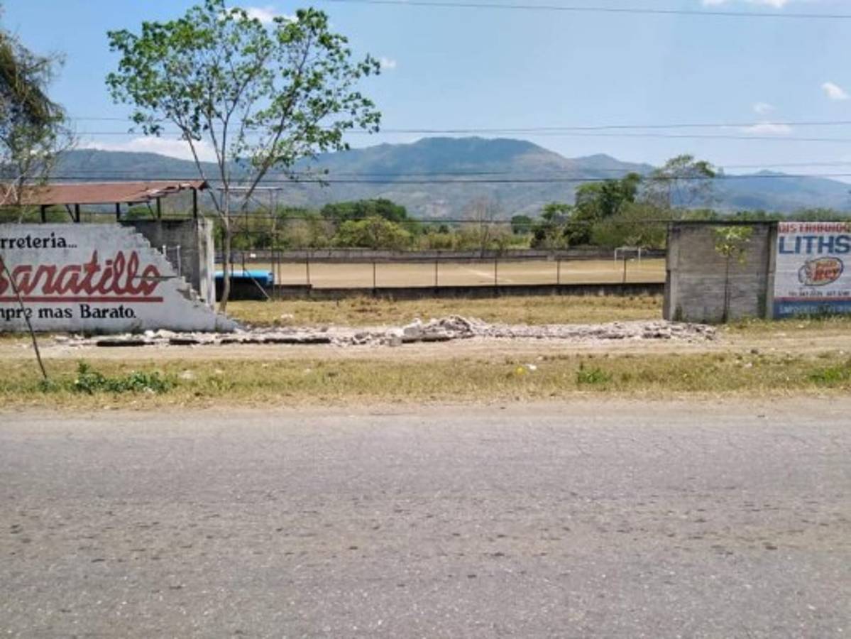 ¡Sirve de potrero! Así de descuidado luce uno de los estadios de Honduras
