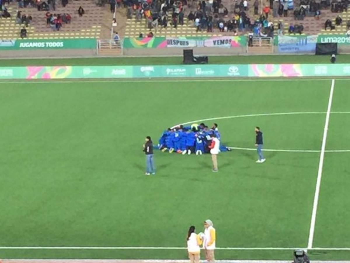 NO VISTE EN TV: El abrazo del alma; festejo de Honduras y tristeza mexicana en Lima