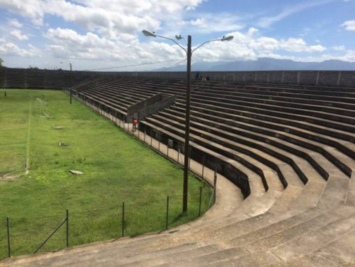 FOTO: El estadio que construyó Roberto Suazo Córdova en La Paz