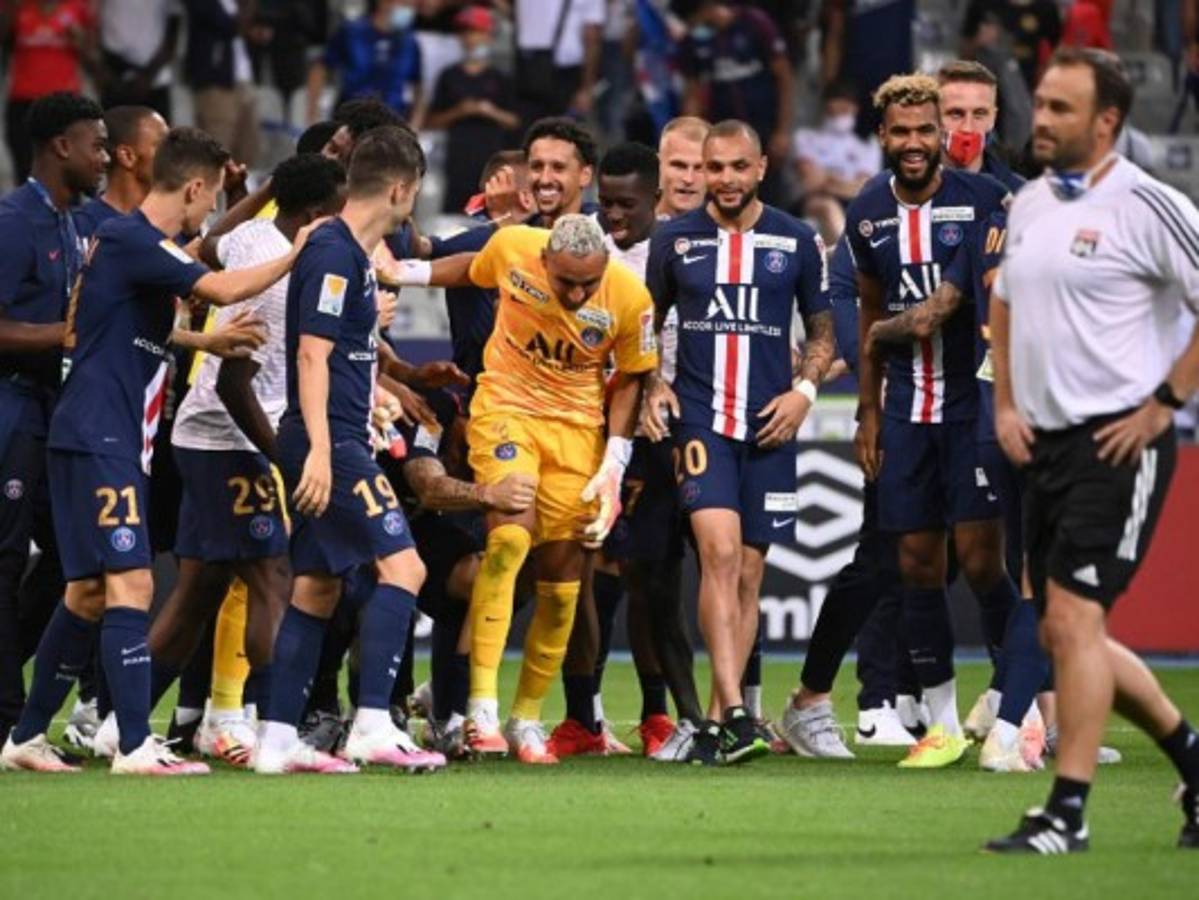 Grito de título de Keylor Navas, la selfie de Neymar y Mbappé sin muletas: Así festejó PSG la Copa de Francia