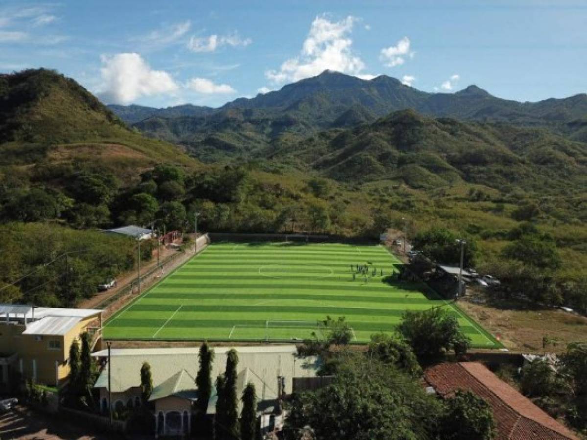 El bonito campo de fútbol en Caridad, Valle, con grama sintética y donde se jugará burocrático