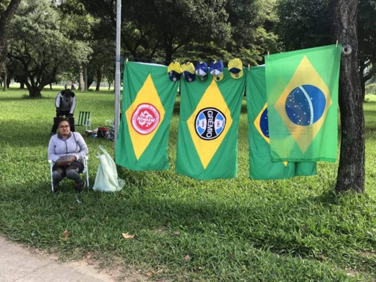 El color: Bonito ambiente en el estadio Beira Río para el Brasil-Honduras