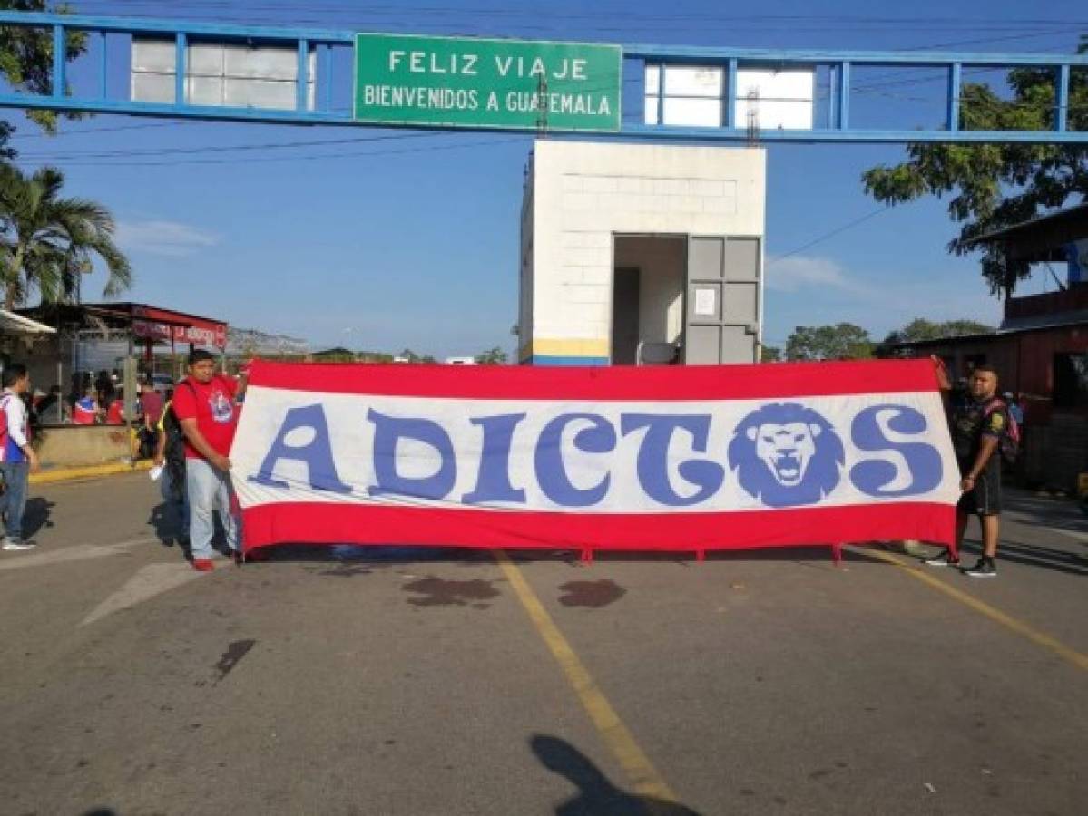 Invasión merengue en Guatemala: La Ultra Fiel se toma la capital chapina para apoyar a Olimpia