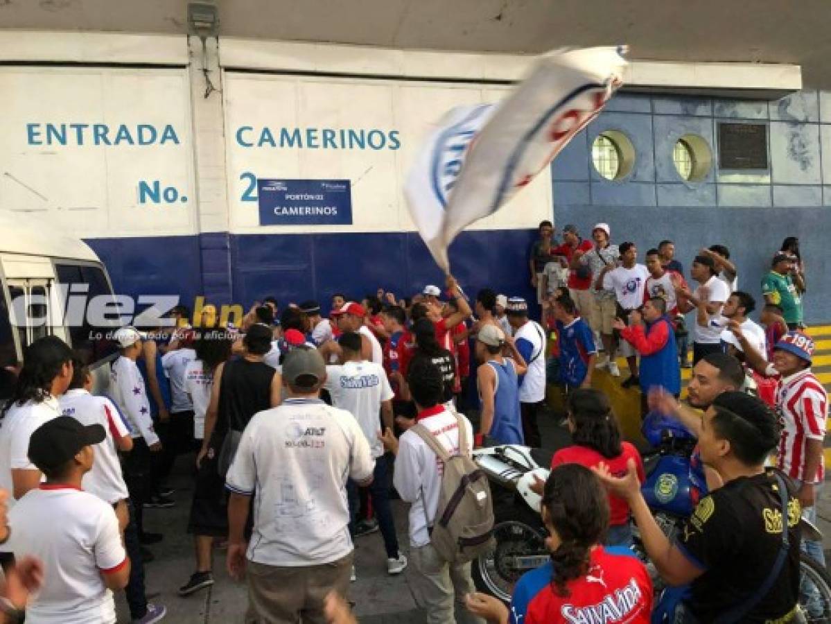 No se vio en TV: José Pinto sí estuvo en el Nacional, invitado de lujo del Olimpia y bellas chicas