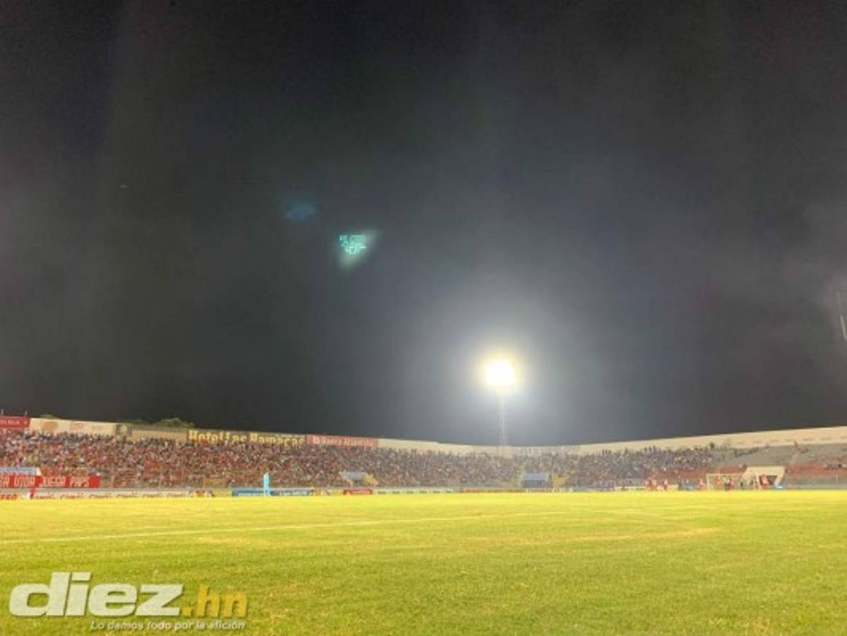 Invitado de lujo en La Ceiba, chica de mercadeo del Vida y la mujer de Jairo Martínez deslumbran