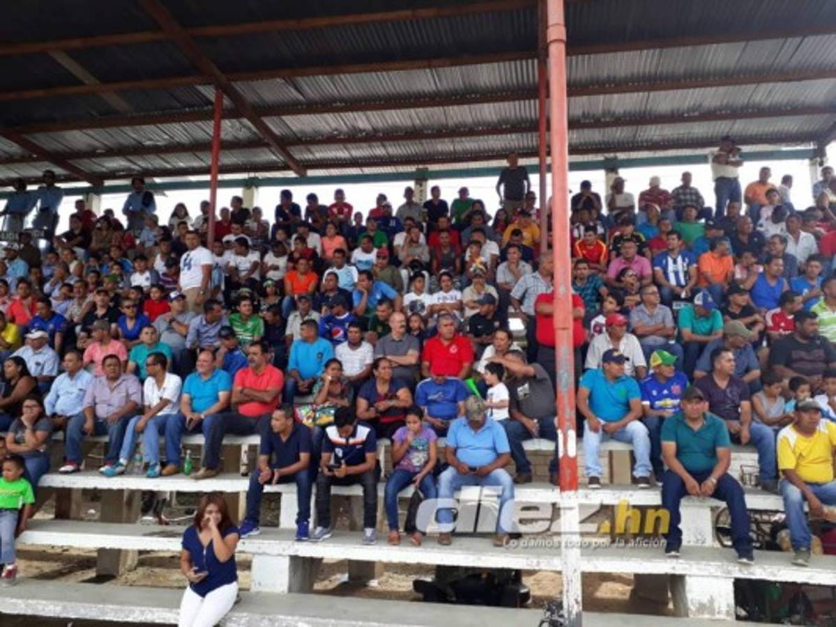 NO VISTE EN TV: Los recogepelotas, el gesto de Licona y la plática Tato-Diego