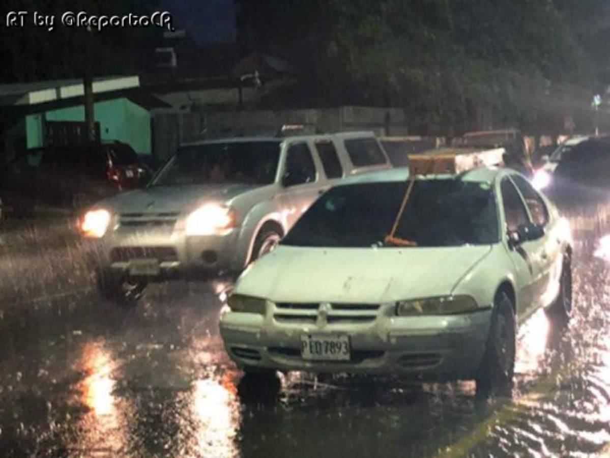 EN FOTOS: Fuerte tormenta eléctrica desata caos en San Pedro Sula
