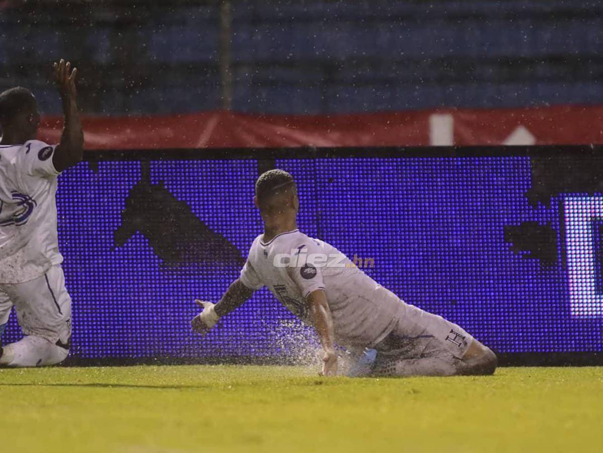 Júbilo en el Olímpico: Aficionados invaden la cancha en medio del triunfo de Honduras sobre Canadá en Liga de Naciones
