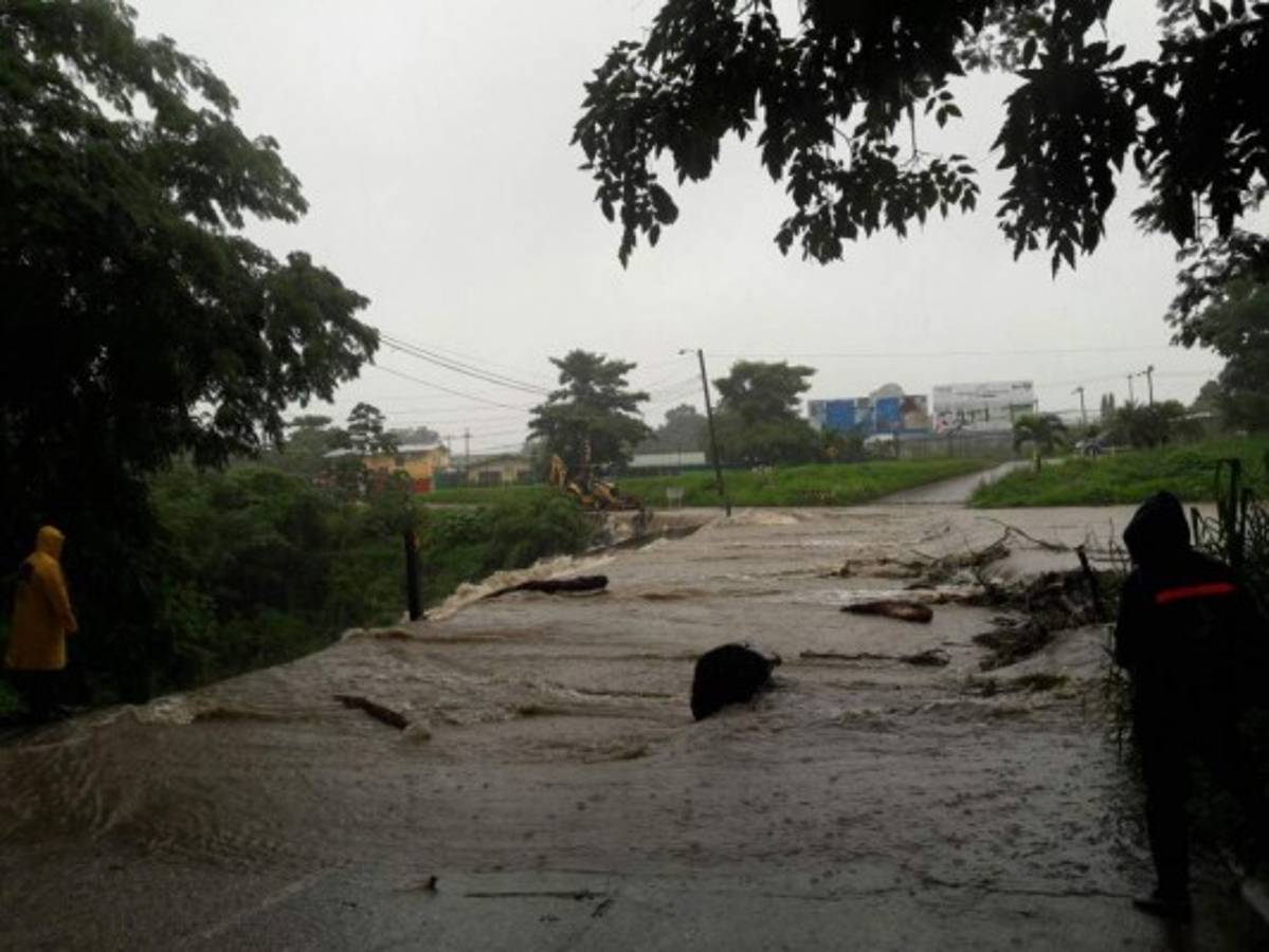 ¡ALERTA! Fuertes tormentas inundan varios departamentos de Honduras