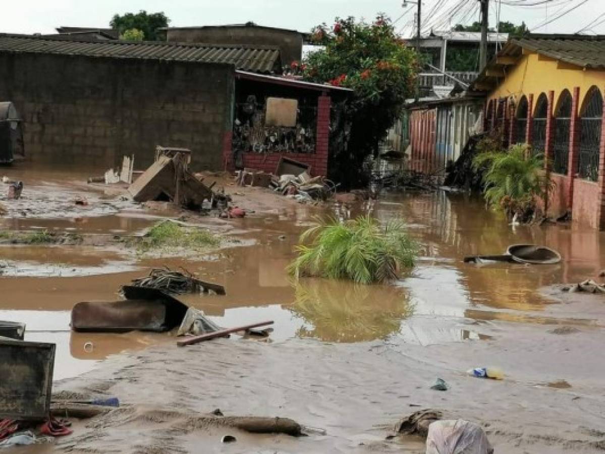 Destrucción y llanto: el calvario que se vive en La Lima tras las fuertes lluvias que dejó Eta e Iota