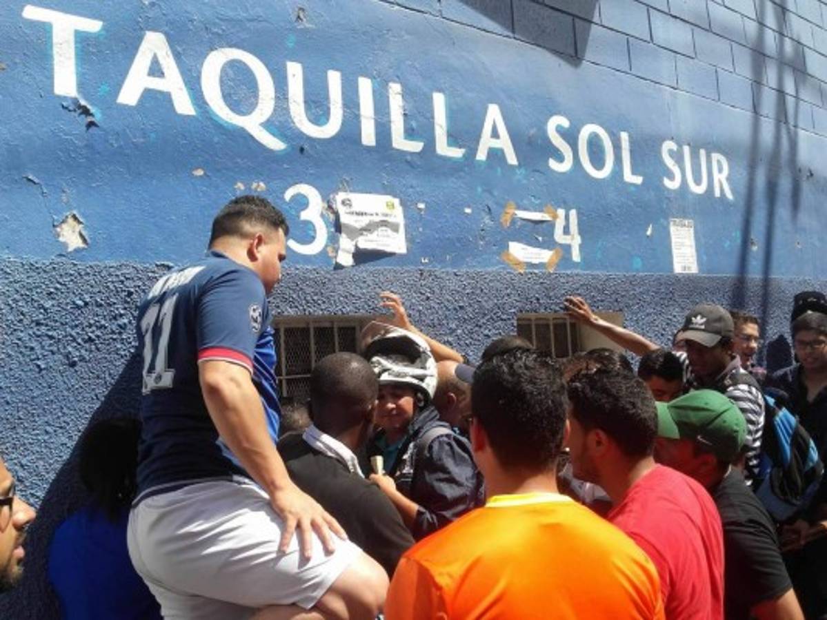 Locura en las taquillas del Nacional por los boletos para ver el juego ante Pachuca