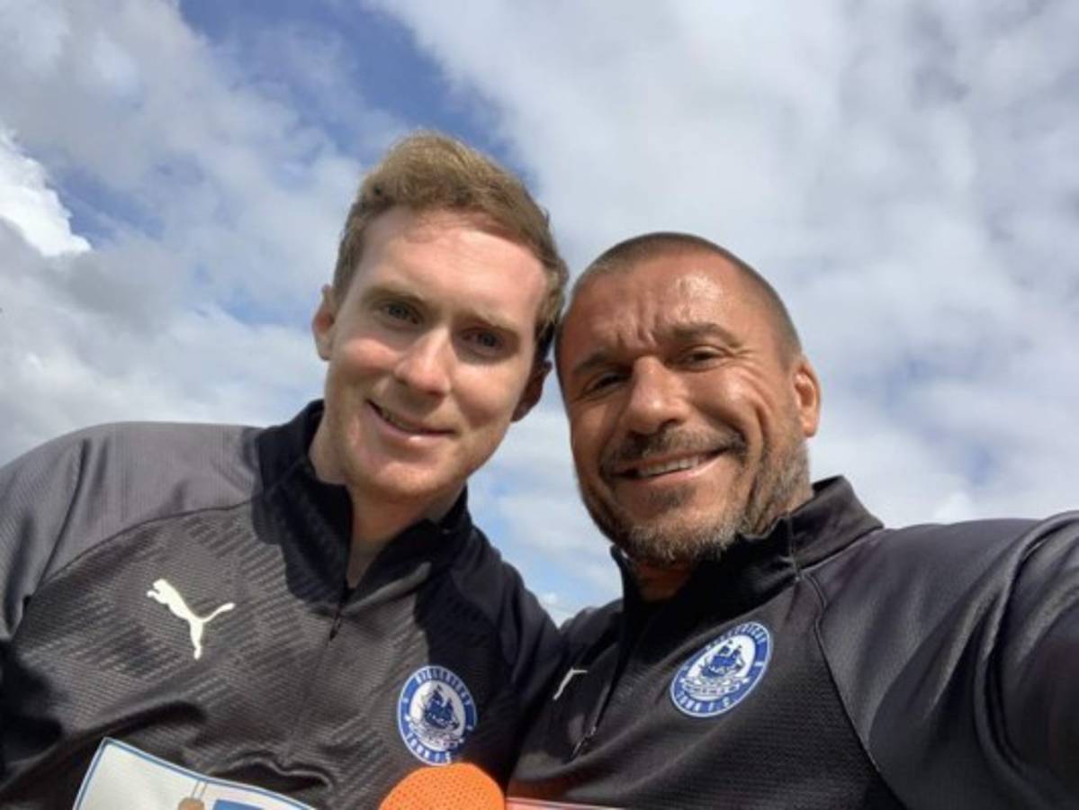 Millonario compra equipo inglés, echa a todo el plantel y contrató 15 jugadores nuevos