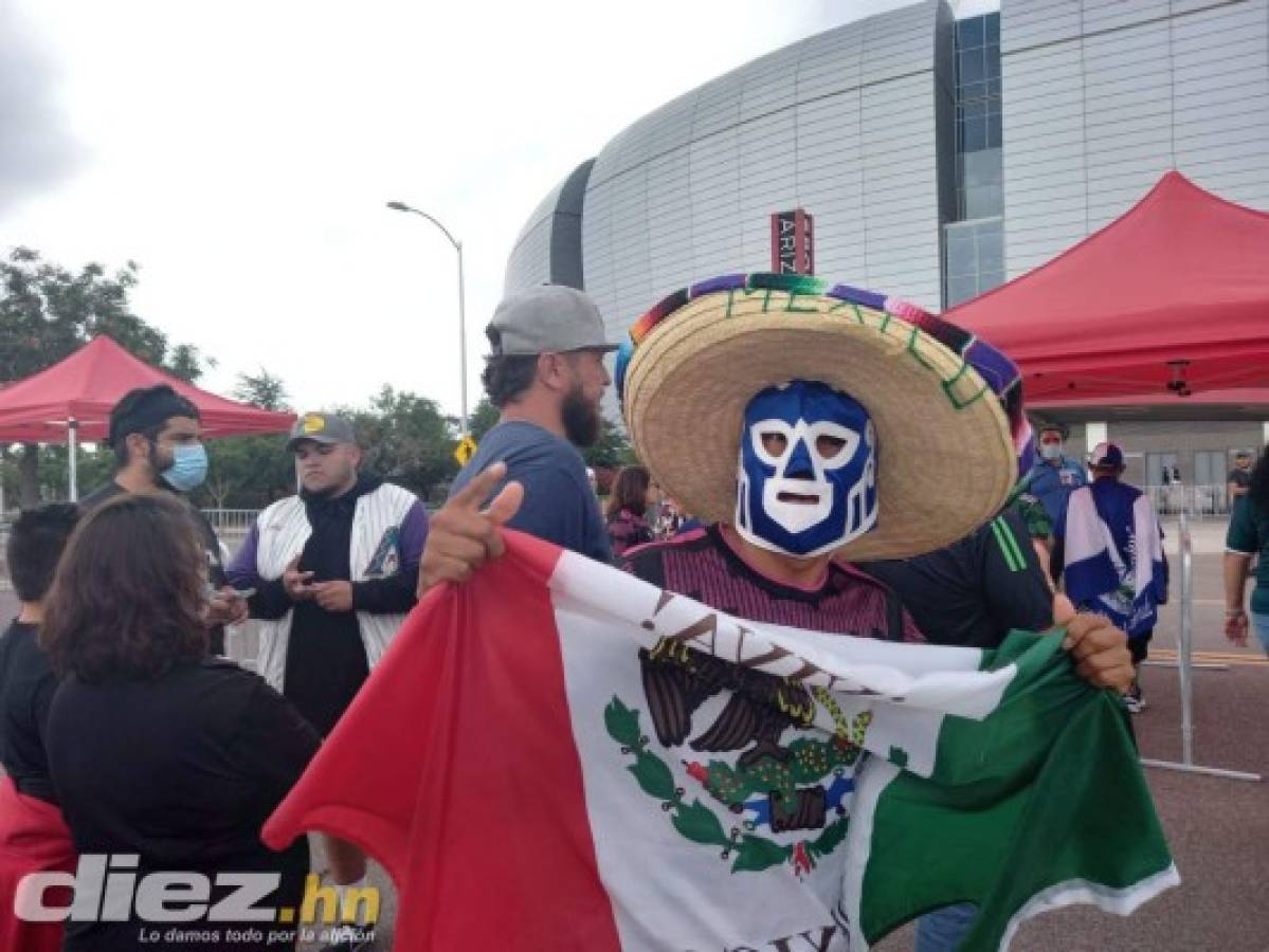 La hondureña que lloró con el himno: El espectacular ambiente en el State Farm Stadium de Arizona