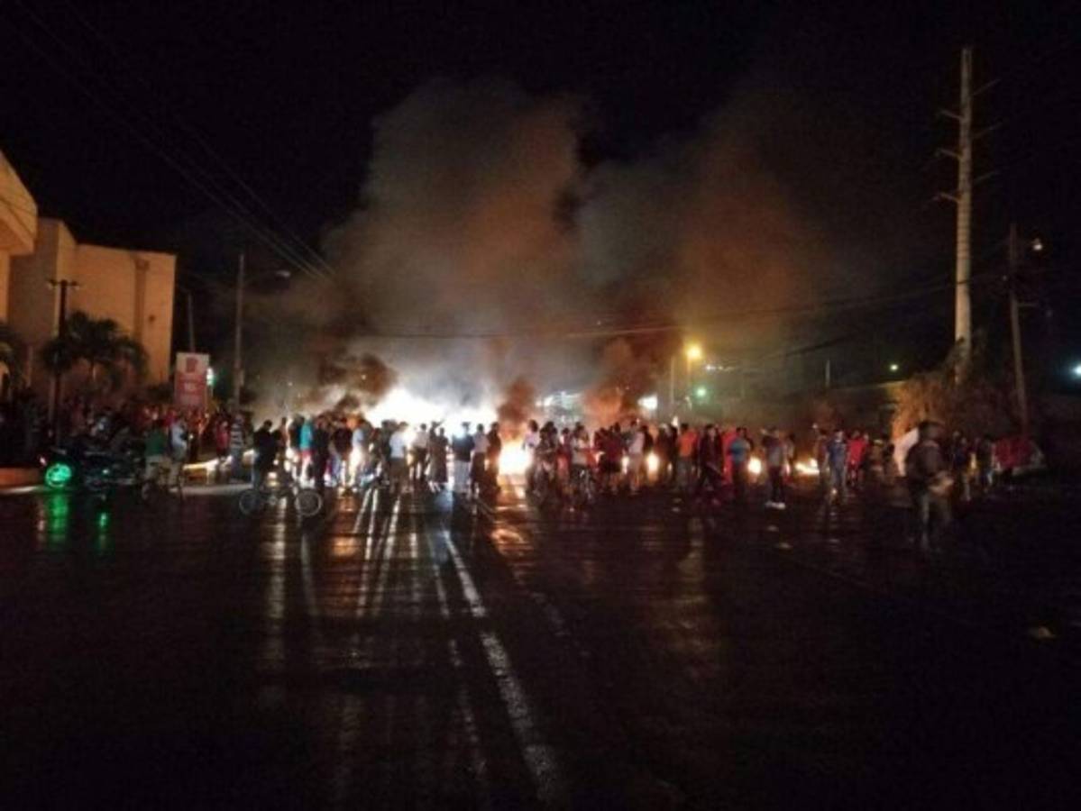 Protestas, saqueos y destrucción: Jueves caótico en Honduras