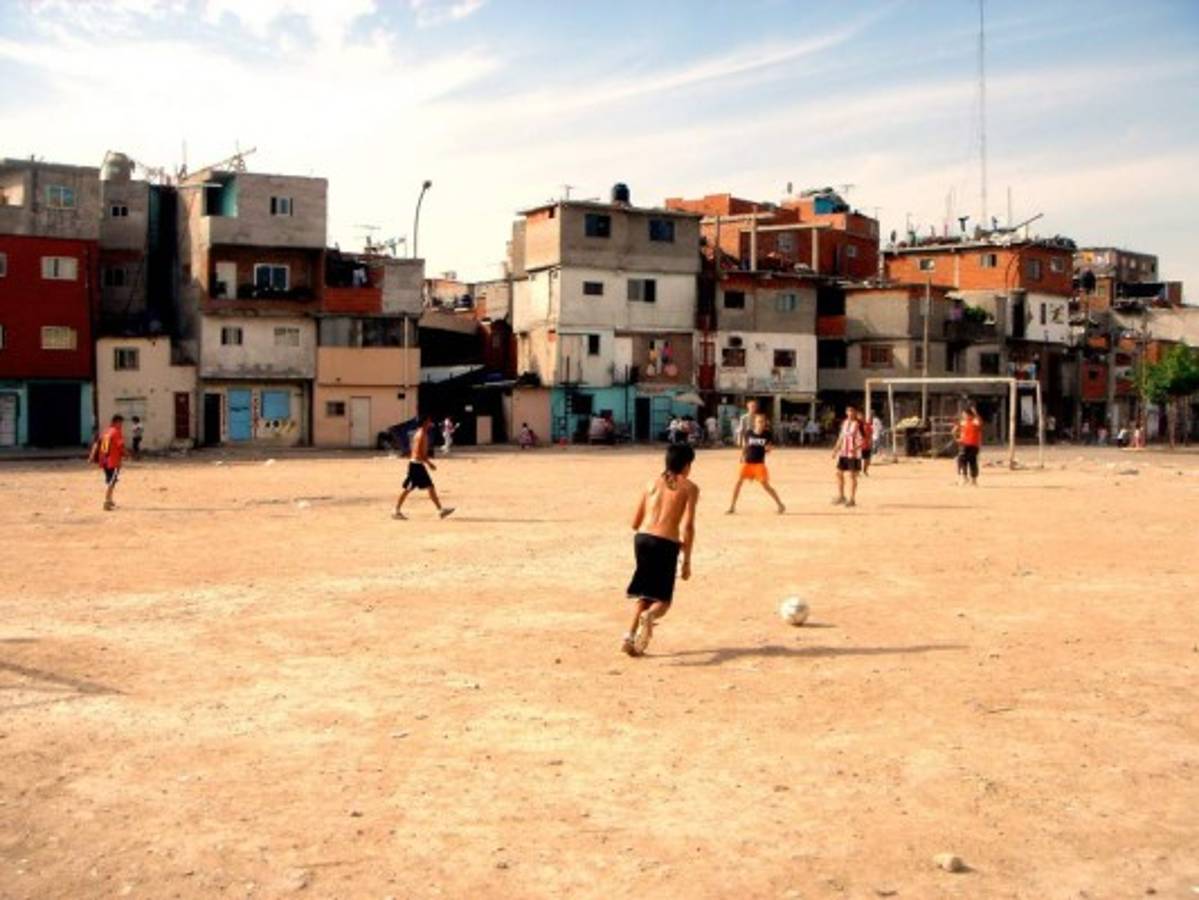 Las 21 reglas del fútbol callejero que nadie olvida