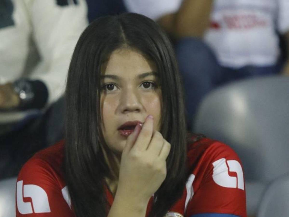 Beso de Troglio a la figura, “Chelito” se roba el show y ¿quién es la vendedora que cautivó en juego del Olimpia?