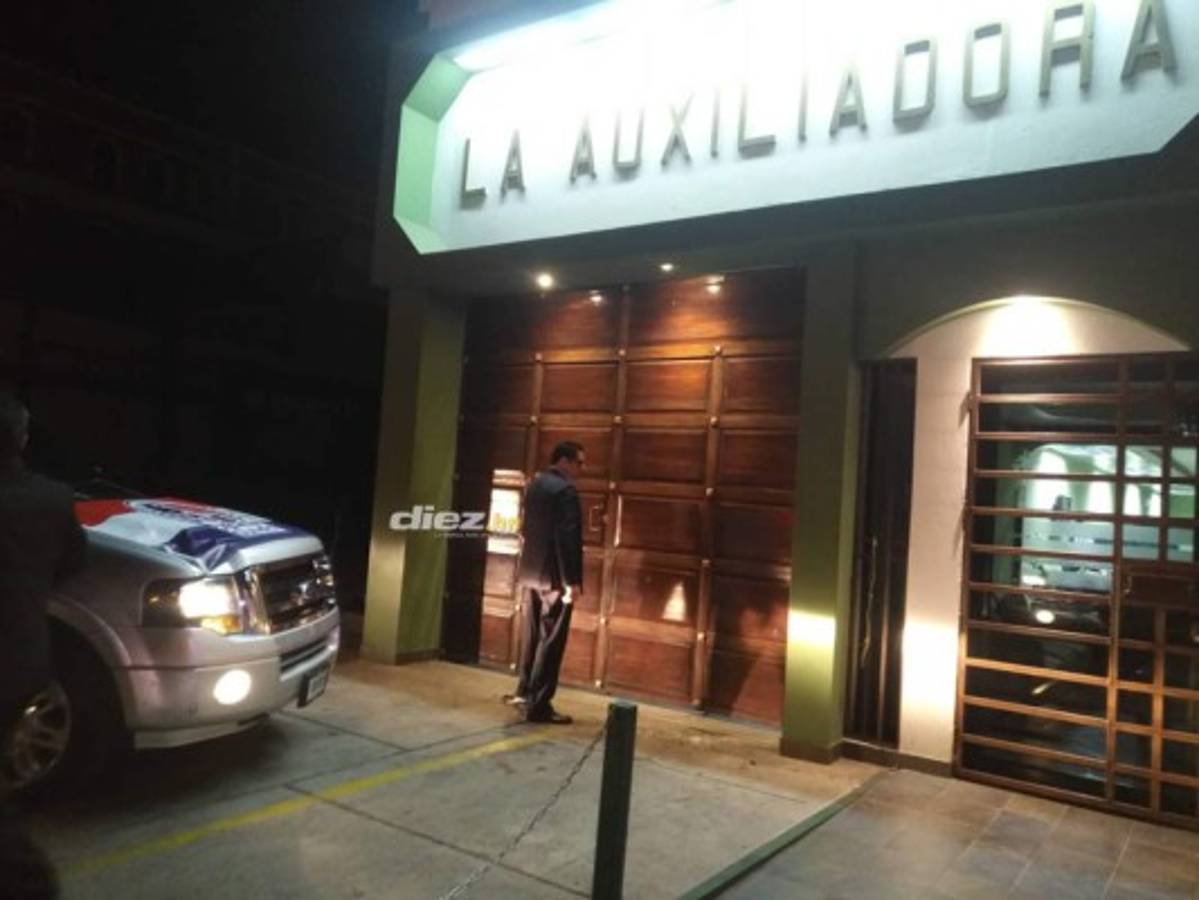 EN FOTOS: El traslado del cuerpo de Rafael Ferrari a la funeraria