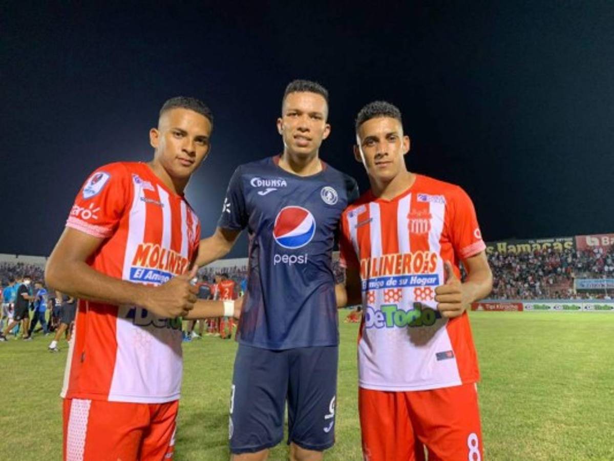 El reencuentro entre hermanos en diferentes bandos en el Vida vs Motagua